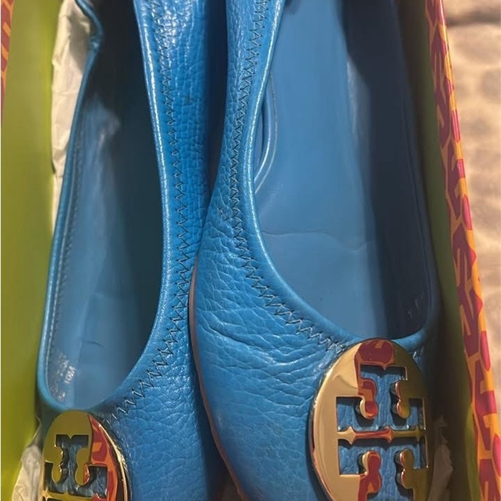 Tory Burch flats size 10 

Fiji color 


Wore once